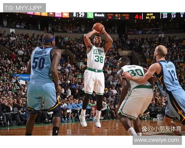 热火与凯尔特人第三场激战即将上演球迷期待精彩对决与逆转时刻