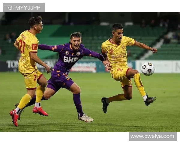 东京足球队与帕斯光荣的激烈对决展现了亚洲足球的魅力与竞争力 东京足球队与帕斯光荣的激烈对决展现了亚洲足球的魅力与竞争力