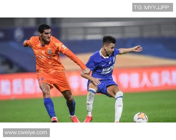 富力与申花激战正酣比分悬念引发球迷热议与期待