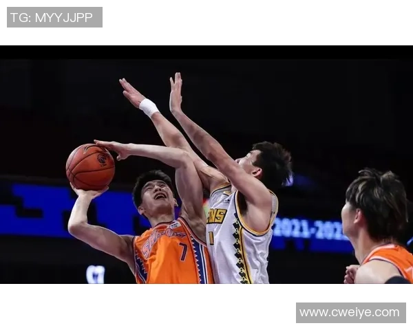 郭昊文：从青涩少年到篮球场上的璀璨明星之路与奋斗历程